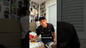 TROLEI MEU IRMÃO COBRINDO O QUARTO INTEIRO DELE DE FIFA!
